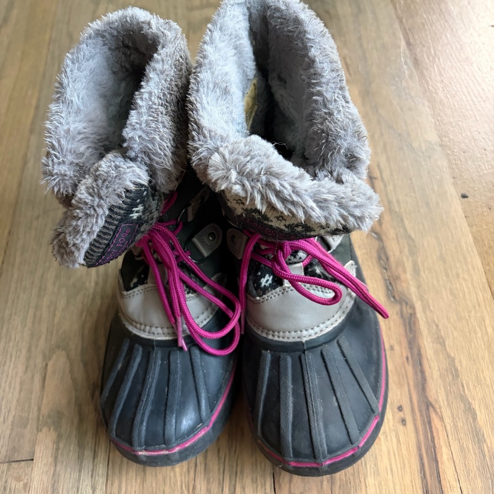 London Fog Girls Tottenham Snow
Duck Boots Size 4 Gray and Pink